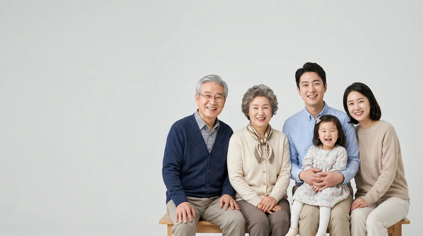 편안하게 웃는 3대 가족